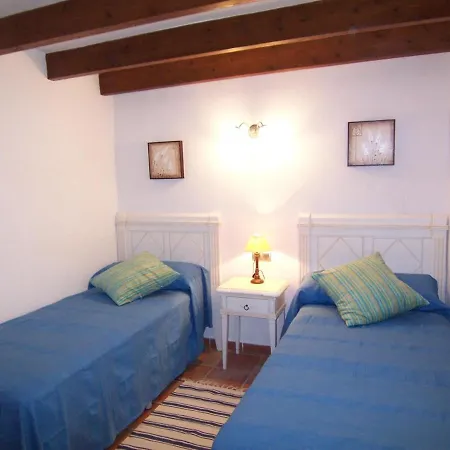 Sleeps 4 Pool Air Con Wifi