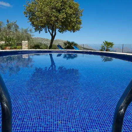 Villa Sleeps 4 Pool Air Con Wifi *