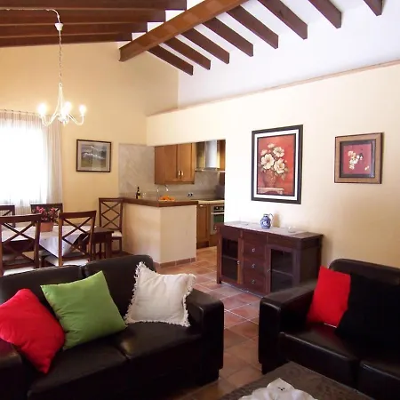Sleeps 4 Pool Air Con Wifi Villa